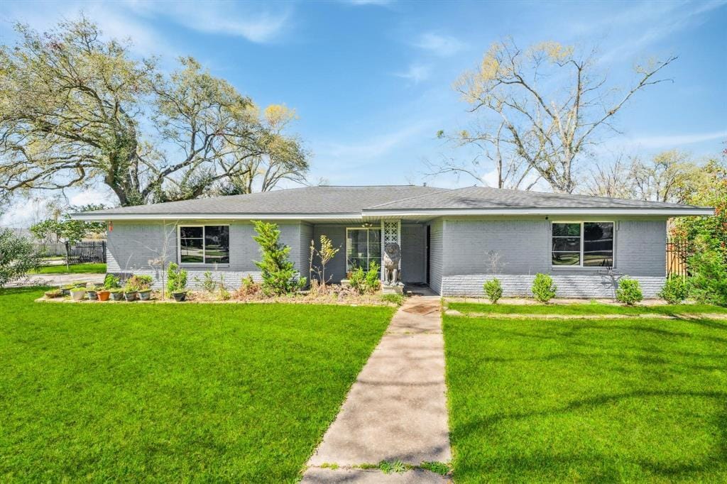 Foto principal - 4701 Frontier Dr