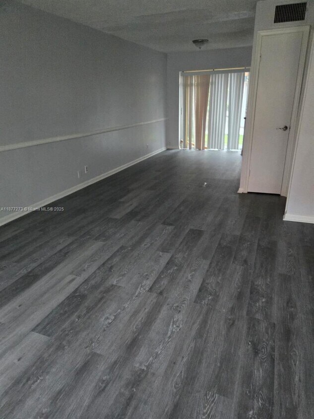 Foto principal - 5221 NW 27th St