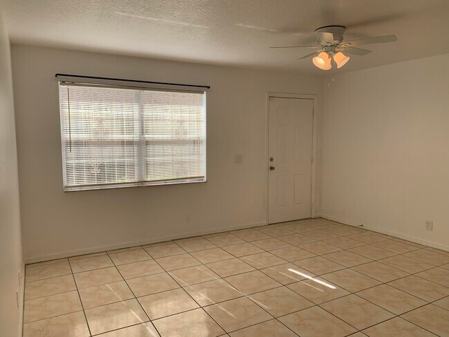 Building Photo - 3807 Windsor Ave