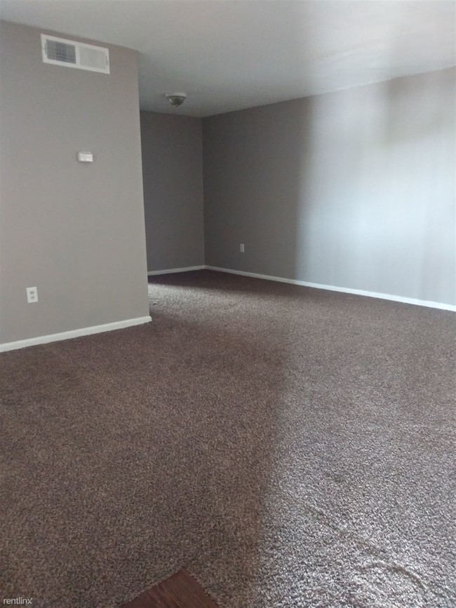 Building Photo - 2 br, 1 bath Apartment - Blackbird Apartments