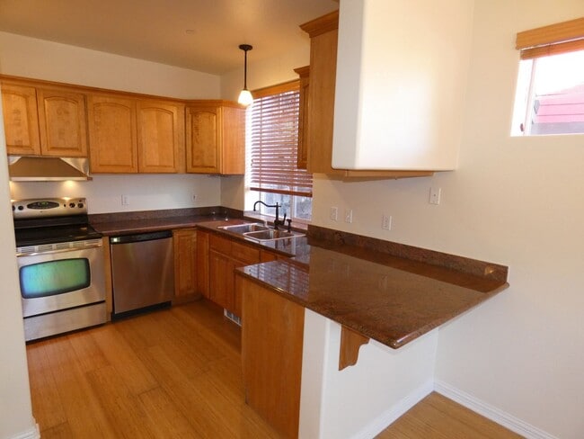 Building Photo - 2606Pea - Pendulum 8%