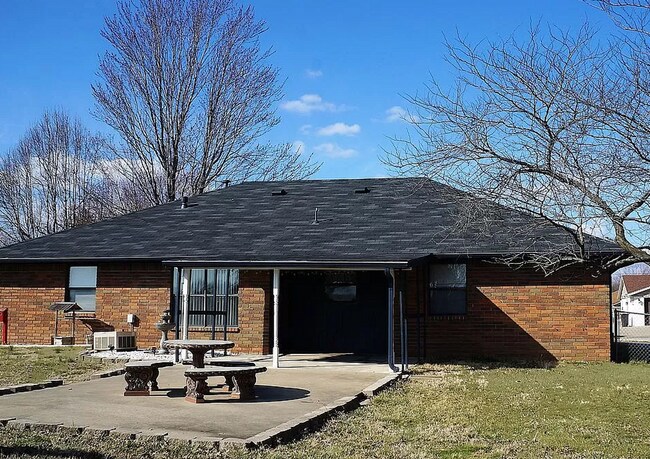 Foto del edificio - 1612 Lela St: Your Ideal Home Awaits