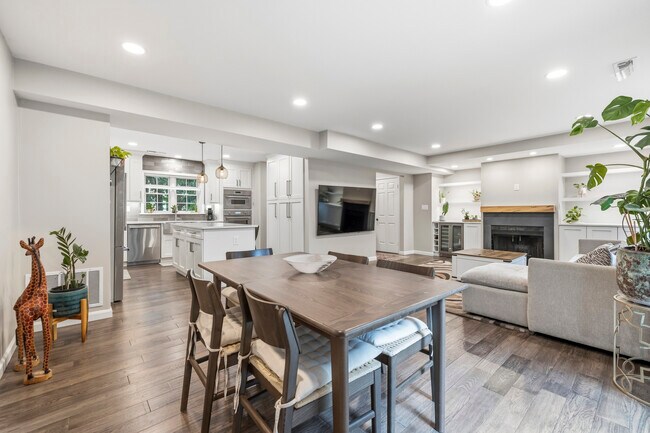 Foto del edificio - 4880 Chevy Chase Dr