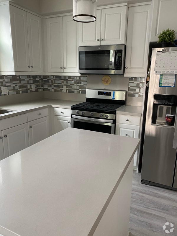 Building Photo - 500 Sanderling Ln