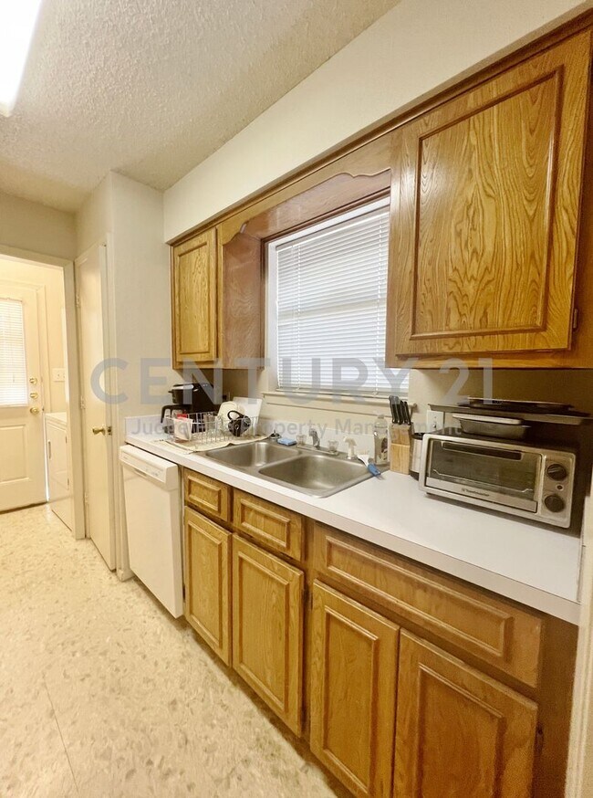 Foto del edificio - Adorable 2/2 Duplex in Weatherford For Rent!