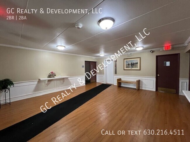 Building Photo - ***ARLINGTON HEIGHTS - SCARSDALE / END UNI...