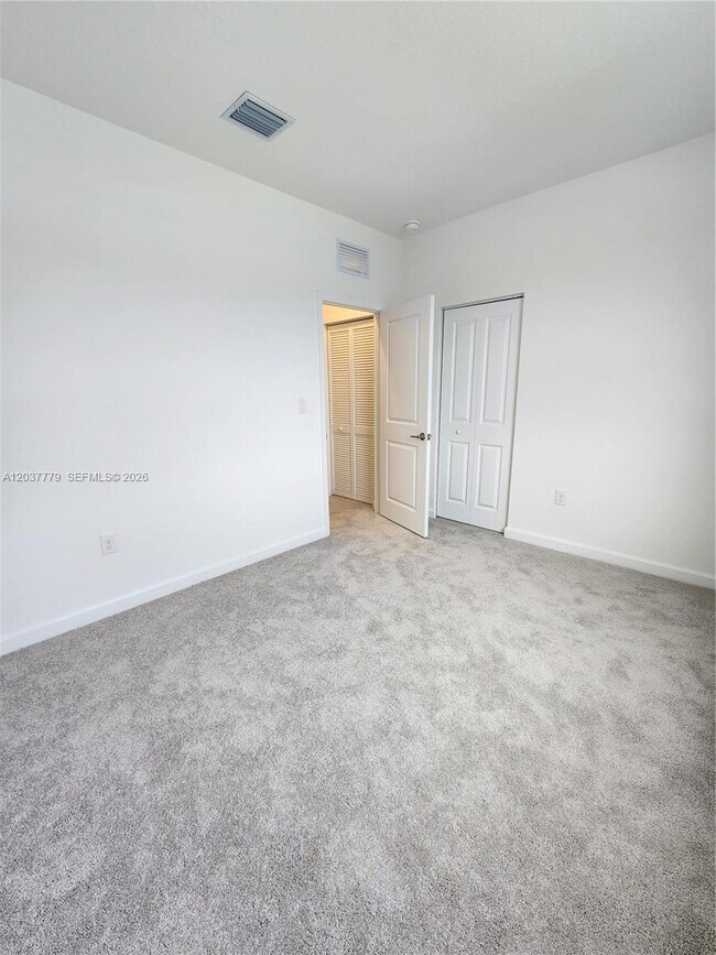 Building Photo - 263 SE 11th Ct