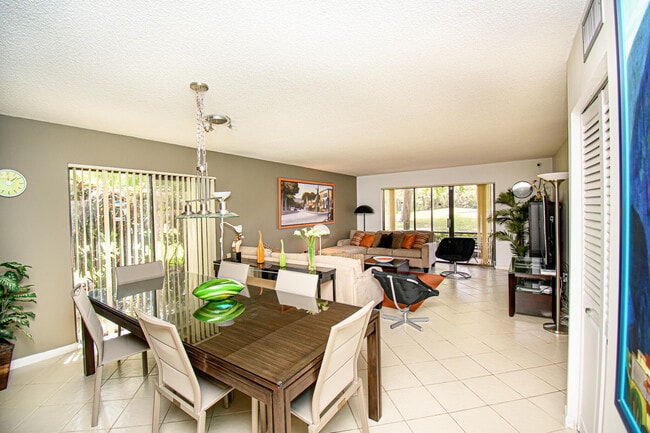 Building Photo - 8334 Cypress Ln