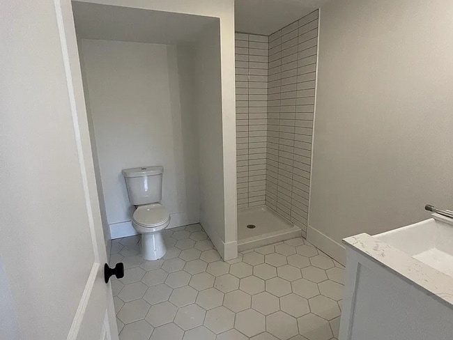 Building Photo - 14 Vinton St