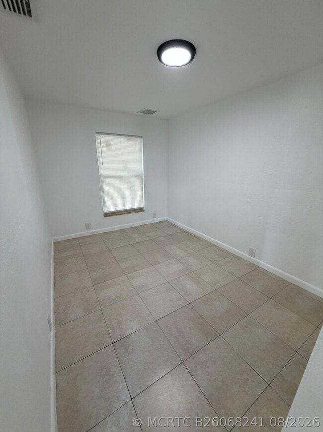 Building Photo - 926 S F St