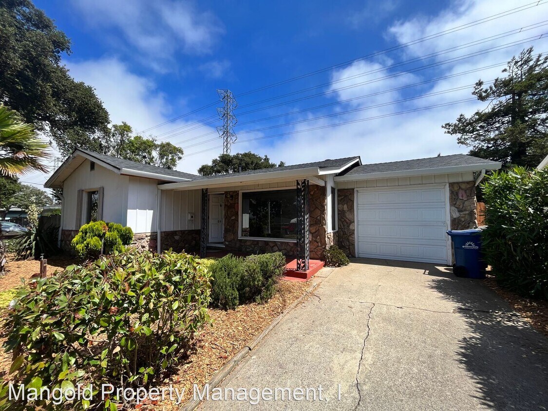 Primary Photo - 2 br, 1 bath House - 841 Portola Dr