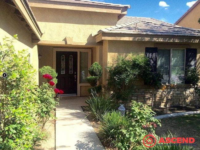 Building Photo - Spacious 3-Bedroom, 2-Bath Home with Firep...