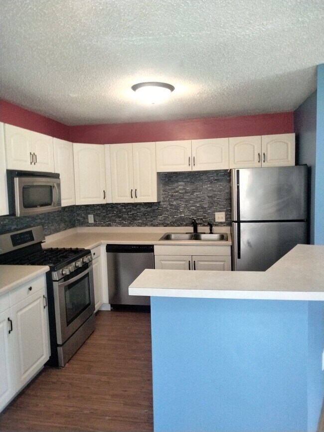 Building Photo - 7404 72nd Ln N