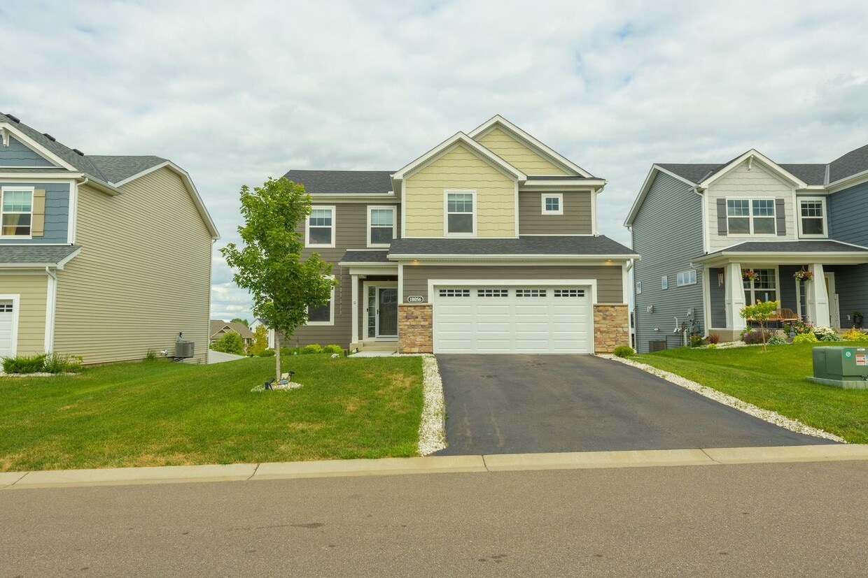 Primary Photo - 4 br, 4 bath House - 18056 Hartlin Avenue