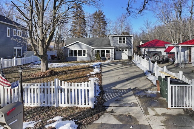 Building Photo - 1342 Lucille Ave