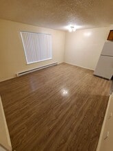 Building Photo - 156 Manbrin Dr N