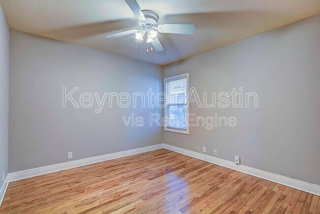 Foto del edificio - 1706 E 22nd St