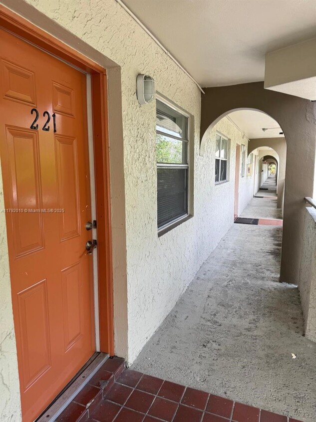 Foto principal - 20520 NW 15th Ave