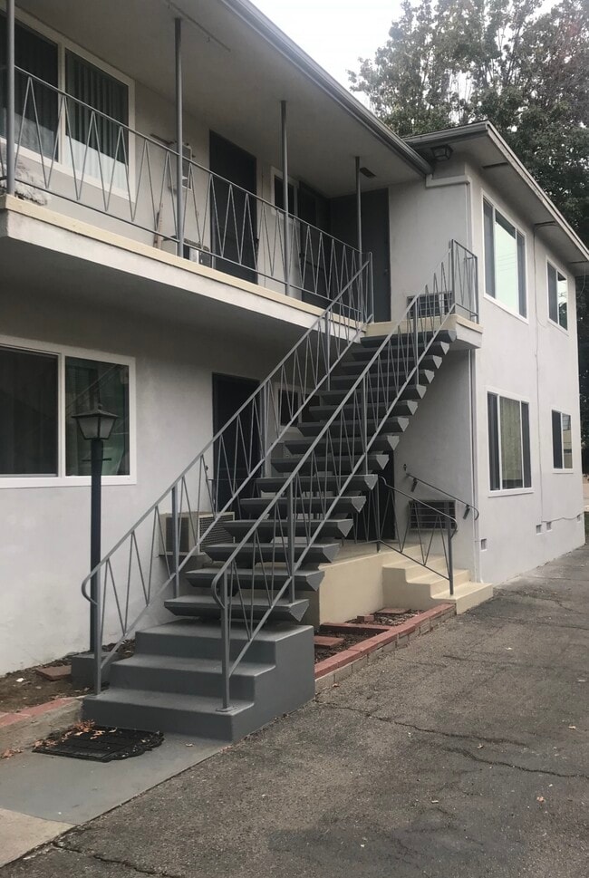 Building Photo - 446 E Cypress Ave