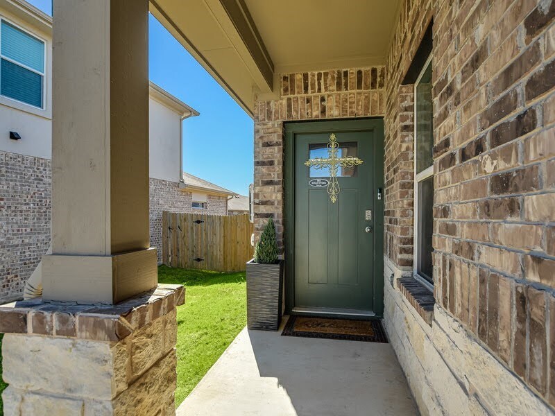 Foto del edificio - 321 Shiner Ln