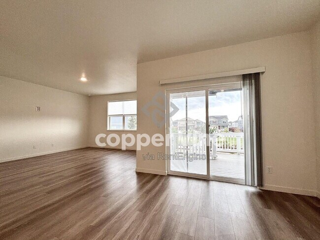 Foto del edificio - 429 Bluebird Rd