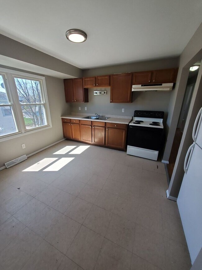 Foto del edificio - 5917-5919 N 83rd St. (Duplex)