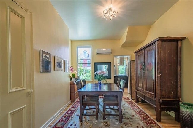 Building Photo - Lawrenceville - 2 BR Single Family Home, Air Condition, Hardwood Floors!