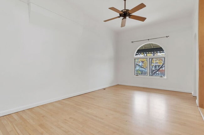 Building Photo - 126 Fox St