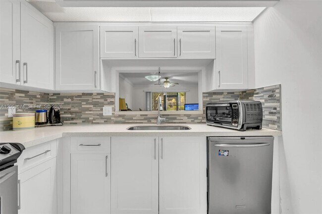 Building Photo - 12651 SW 16th Ct