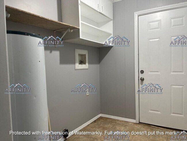 Building Photo - 1523 McGillicuddy Drive Macon, Ga