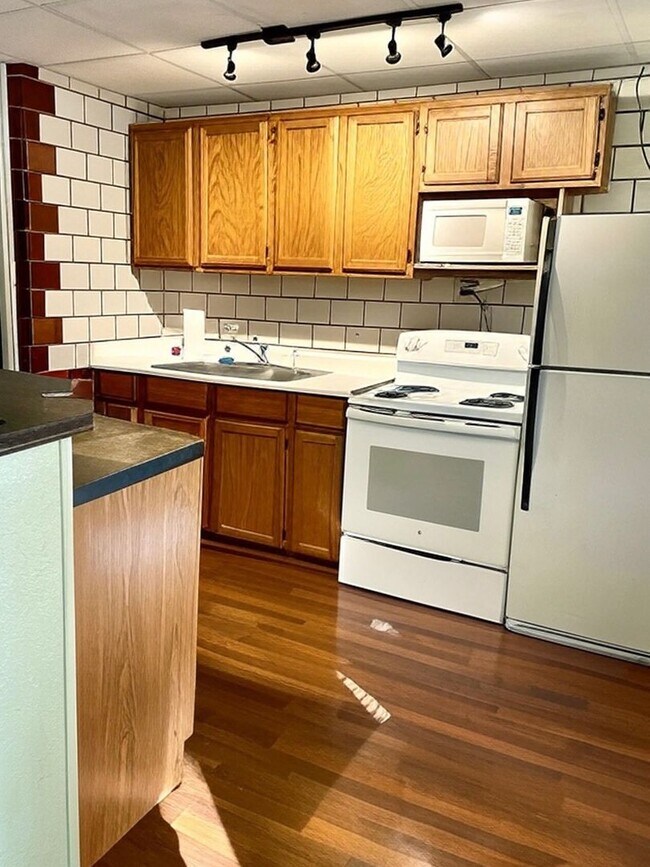 Foto del edificio - 547 W Main St