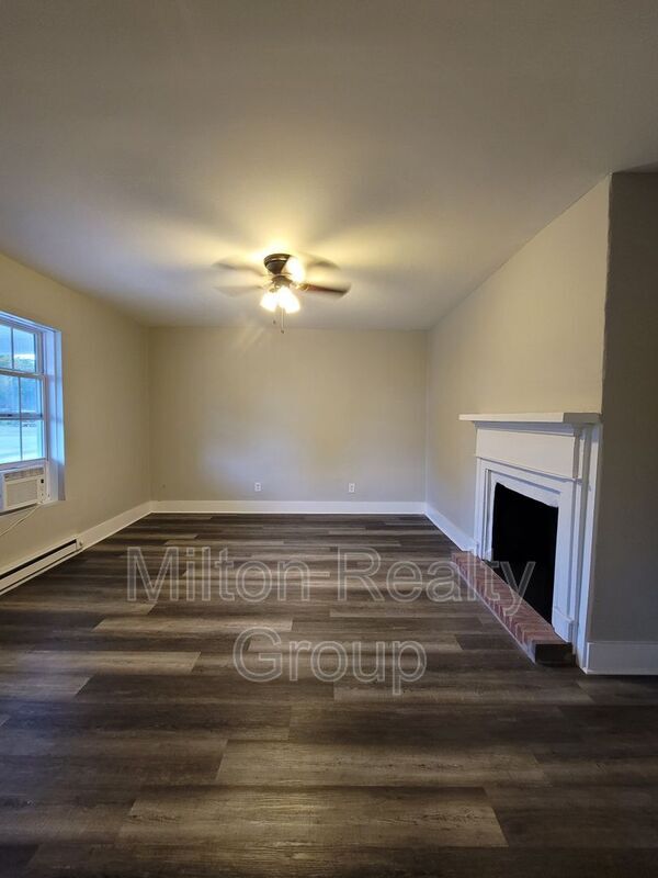 Building Photo - 210 S Elm Ave