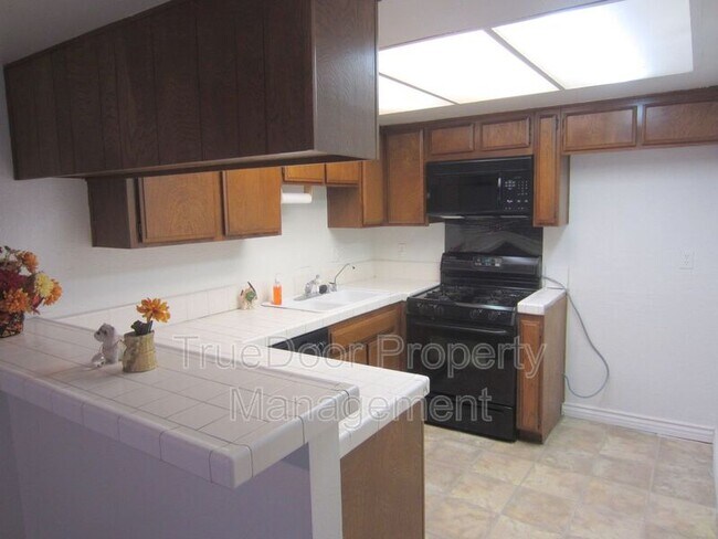 Building Photo - 12724 Pinehurst Ct