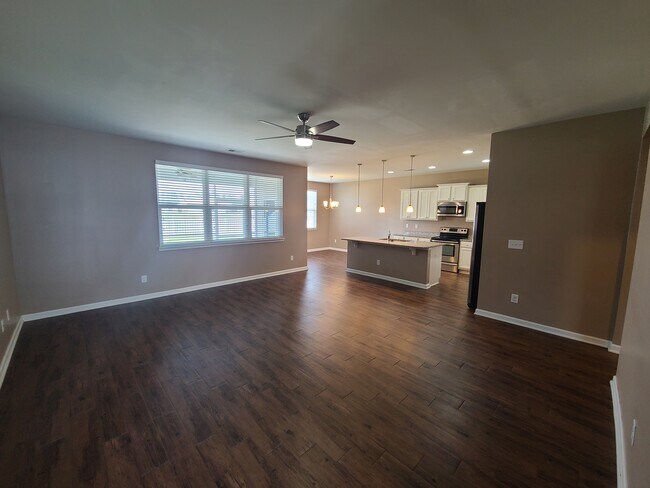 Building Photo - 1013 Manassas Dr