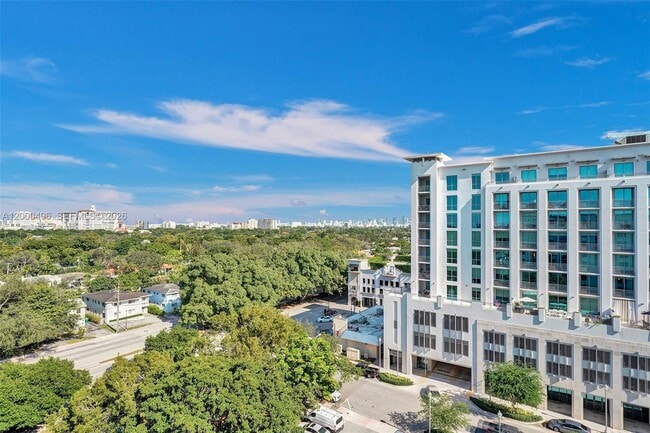 Foto del edificio - 301 Altara Ave