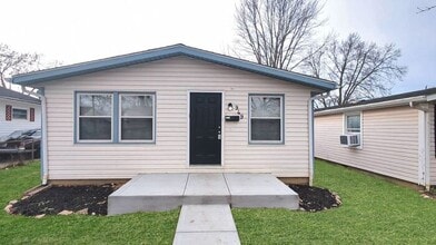 Building Photo - 949 S Harris Ave