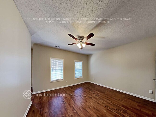 Foto del edificio - 5881 Newnan Ct