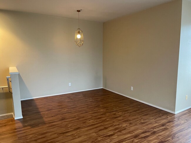 Building Photo - Adorable 1bd Condo In Sammamish!