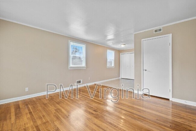 Building Photo - 1805 Meadow Lake Dr
