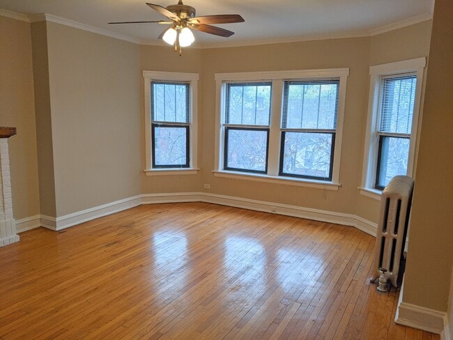 Building Photo - 6554 N Ashland Ave