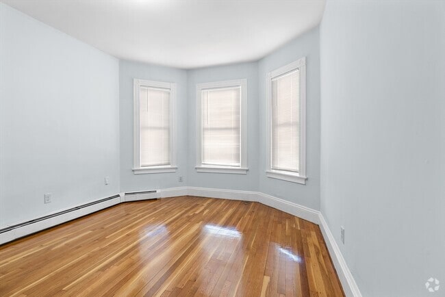 Building Photo - 15 Romsey St