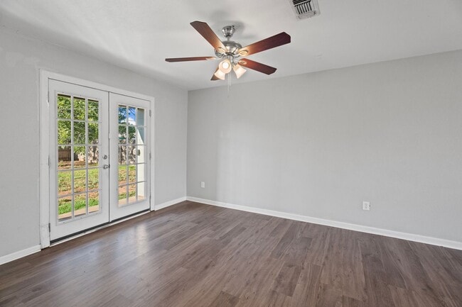 Building Photo - Updated 3 Bedroom 1 Bathroom house!