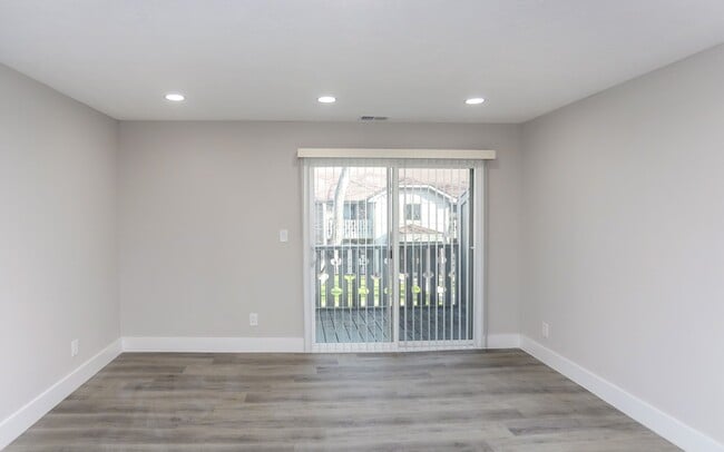 Building Photo - Yorktowne Farms Community