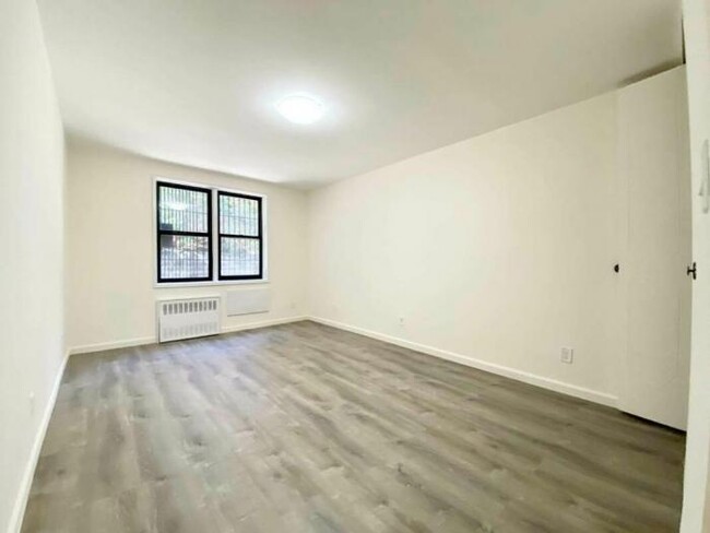 Building Photo - 2 bedroom in Bronx NY 10463