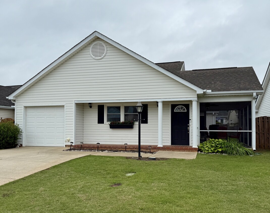 Primary Photo - 104 Lennox Ln