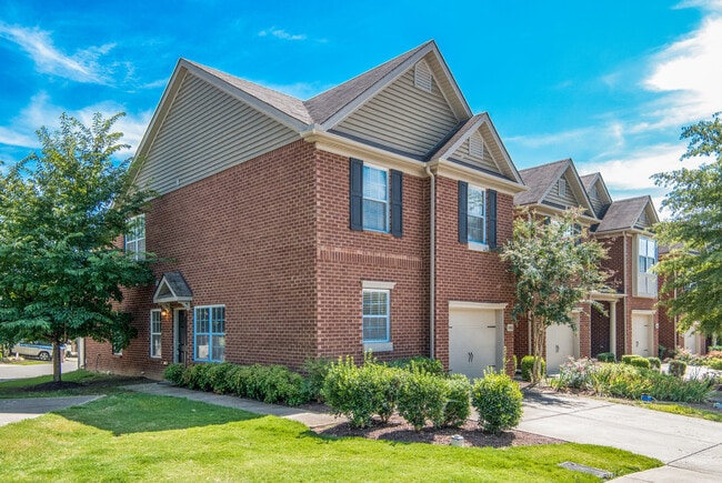Building Photo - This 3 BR/2.5 BA Oak Hill Townhome Should Satisfy Your Standards!!!