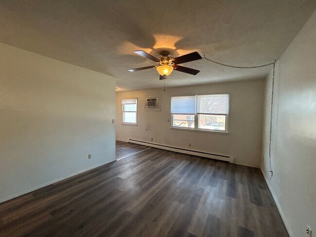 Building Photo - 102 College Park