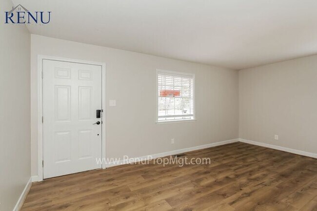 Foto del edificio - Available Now!! *** $0 APPLICATION FEE***