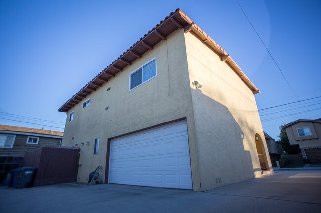 Building Photo - 2103 Robinson St