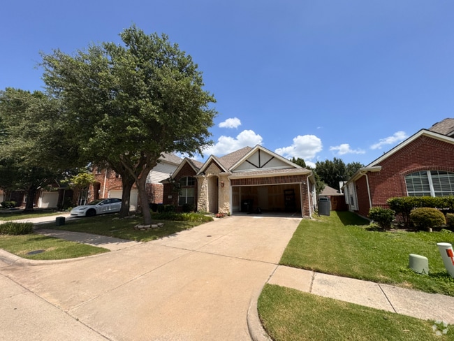 Building Photo - 2105 Lanshire Dr